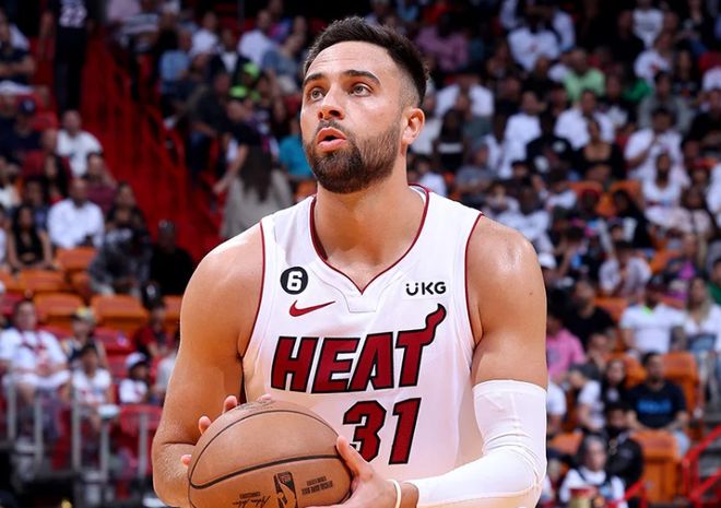 包含国际米兰今晚遗憾出局，志在CBA季后赛名次提升，态度坚定，球探报告显示潜力的词条