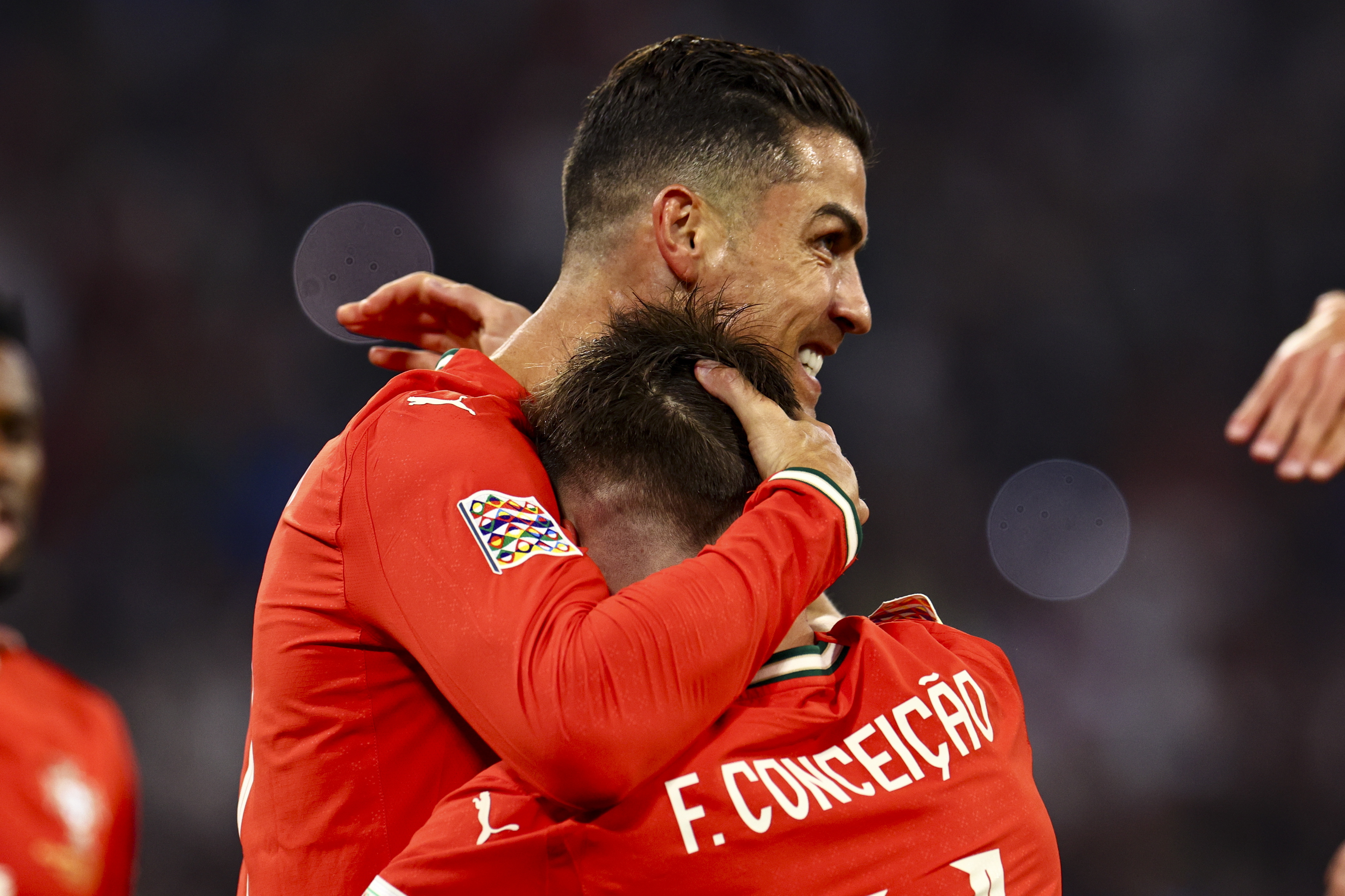 乐动官网-包含葡萄牙体育迎欧冠关键赛；关键时刻外线爆发；媒体盛赞；训练强度明显提升的词条